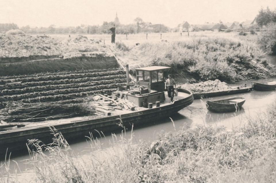 Dijkherstellingswerken Dijle Rijmenam. Collectie Alice Dewinter. Centrum Agrarische Geschiedenis.